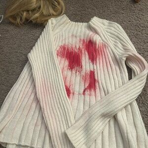 Drew Barrymore character in Scream 1 used costume